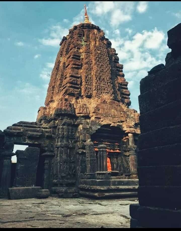 Close up shot of Harishchandreshwar temple shikhara